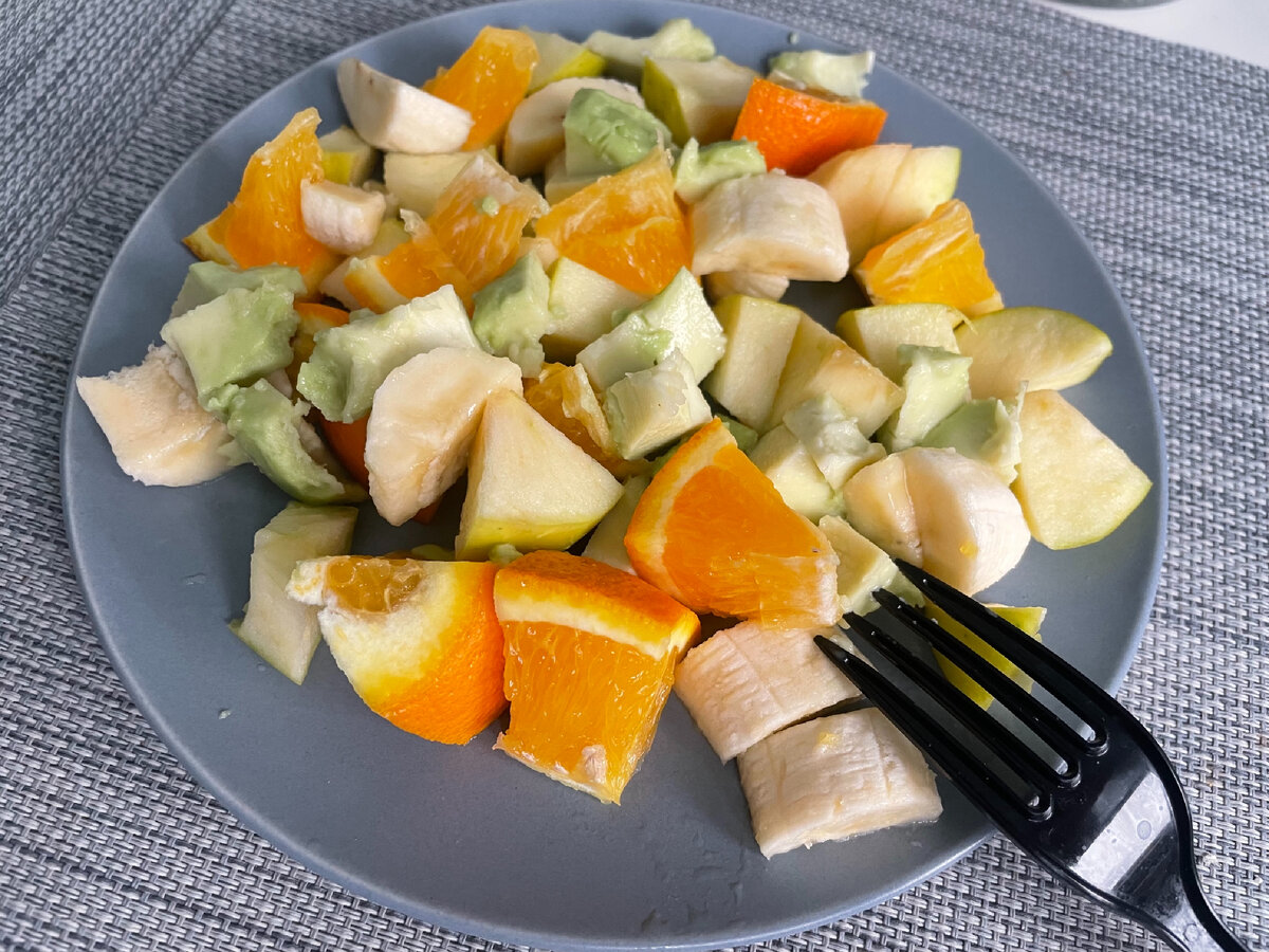 Все фрукты по 1/2 🍌  🍊 🍏  🥑 