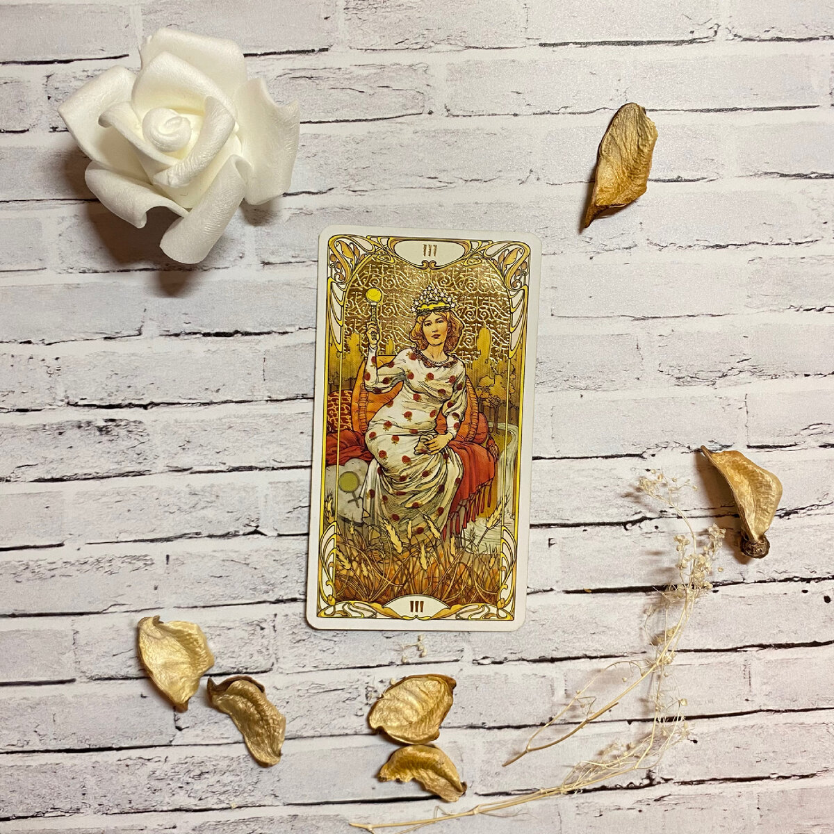 Императрица из колоды Золотое Таро Уэйт Арт-Нуво