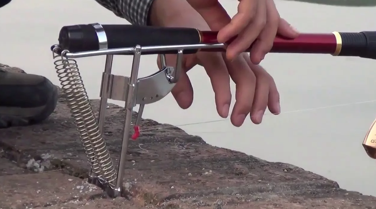 Самоподсекатель для удилища. Источник фото chamundamitramandal.org