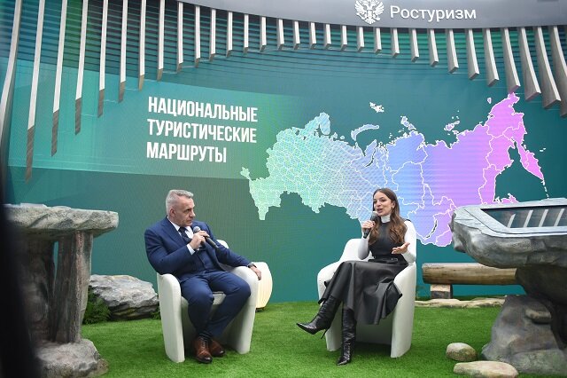 Зарина Догузова на МПЭФ-2022. Фото сайта Федерального агентства по туризму