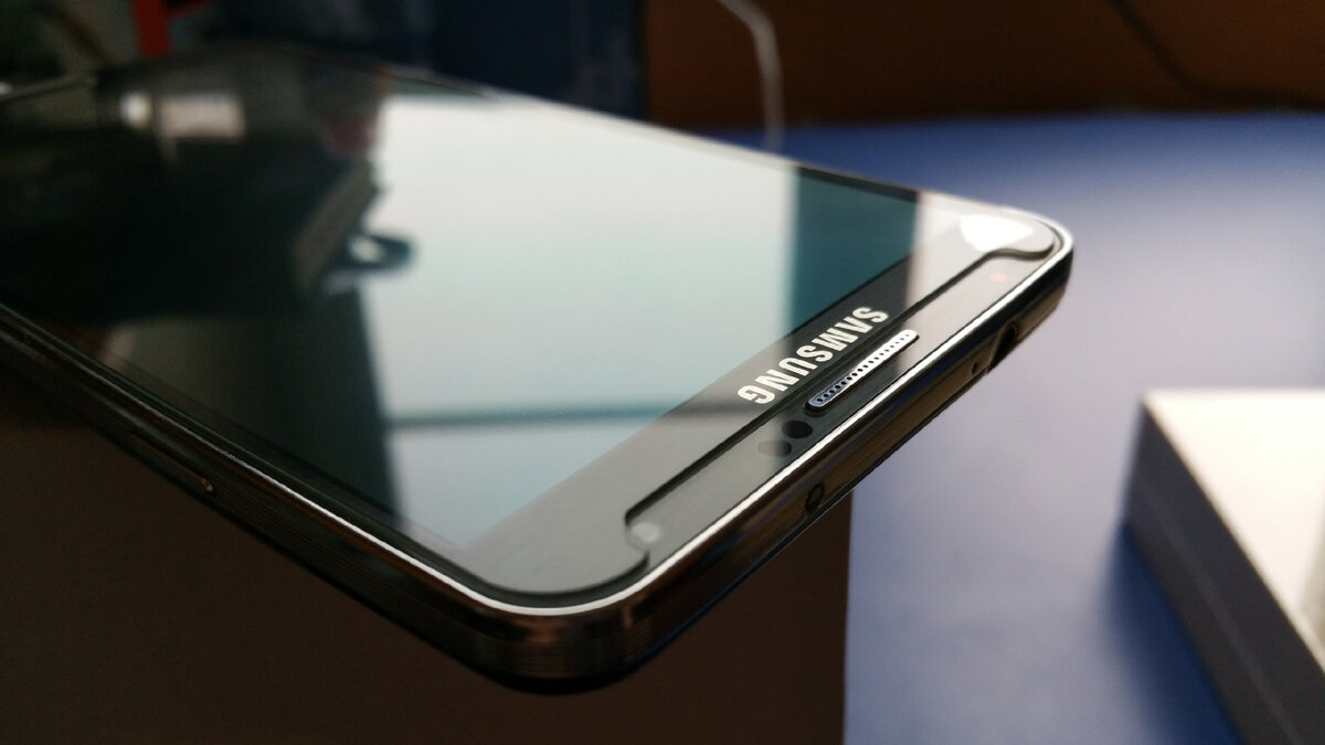 Защитные стёкла антишпион. Что это?