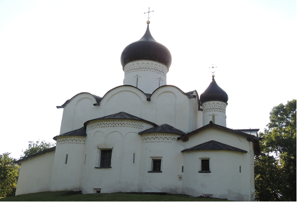 Церковь Василия на Горке – вероятно, самый красивый храм Пскова: по сочетанию сложной архитектуры полностью соответствует псковскому церковному стилю.