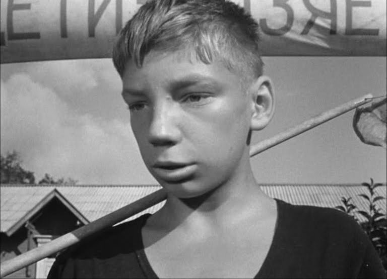 Кадр из фильма "Добро пожаловать, или Посторонним вход воспрещён" 