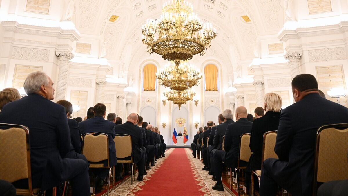    Президент России Владимир Путин выступает на церемонии подписания договоров о вхождении в Российскую Федерацию Донецкой и Луганской народных республик, Запорожской и Херсонской областей в Кремле© РИА Новости / Григорий Сысоев