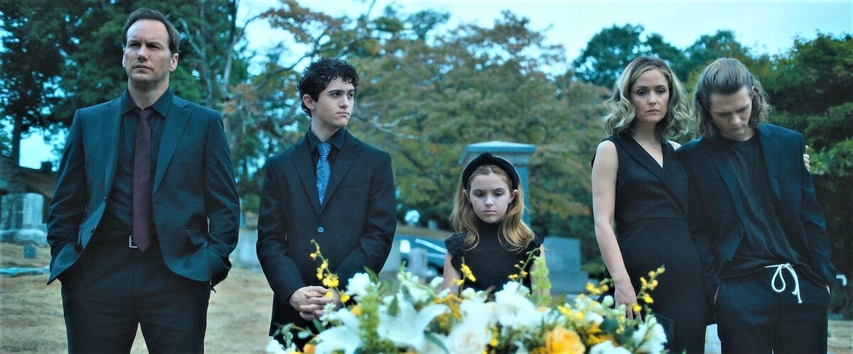 Вся семейка в сборе (девочка другая, а парни-актеры те же). К/ф «Астрал 5: Красная дверь».