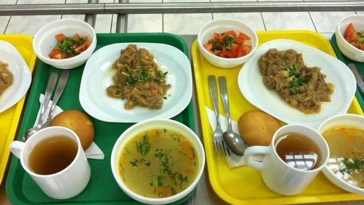    С 1 сентября в курских школах ученики младших классов получают бесплатные горячие обеды