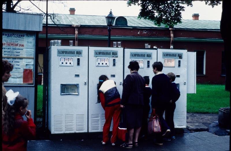 Автоматы с газировкой в Петропавловской крепости. 1987 г