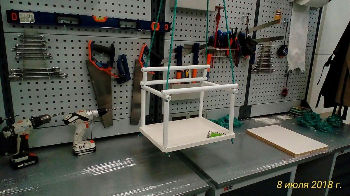 Детские качели. Образец, который должен был получиться (в процессе работы внесены некоторые доработки)