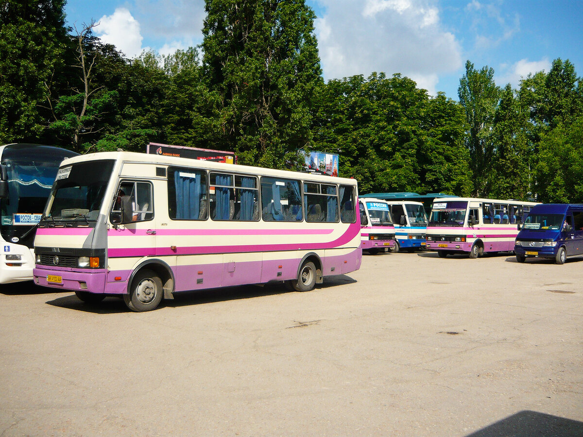 Автобус "Эталон" на автовокзале Севастополя