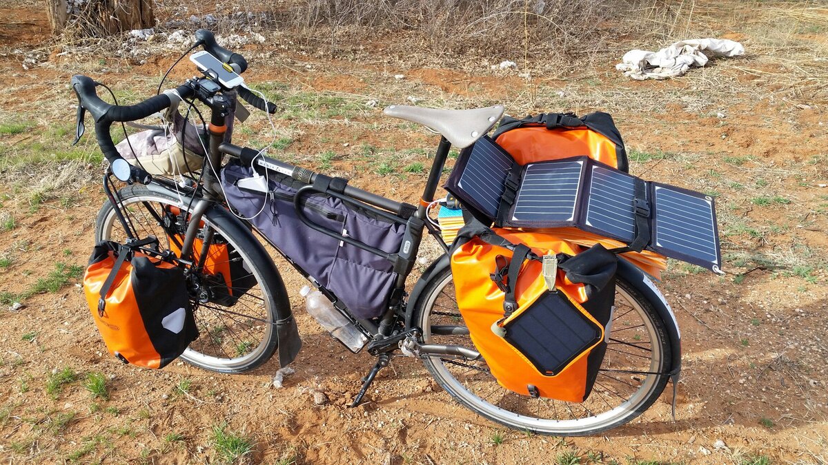 Мой велосипед с солнечной батареей во время путешествия по США. 