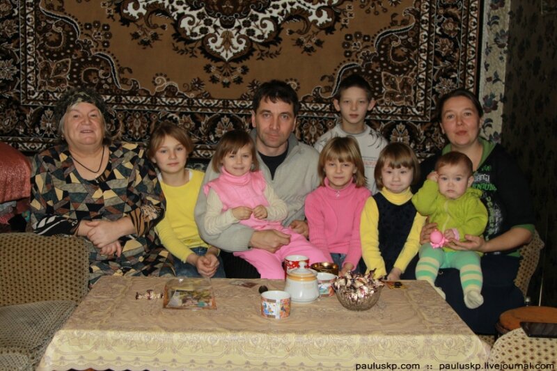 История жизни обычной семьи 21. Обычная семья. Многодетная семья. Реальная многодетная семья. Обычная Российская семья.
