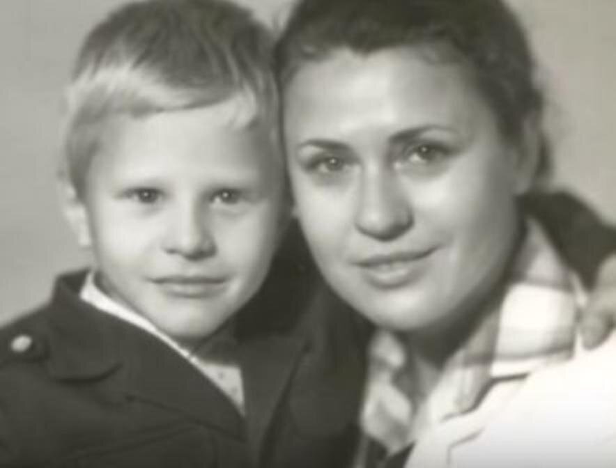 Как теперь живет единственный сын певицы Валентины Толкуновой, который жил на де