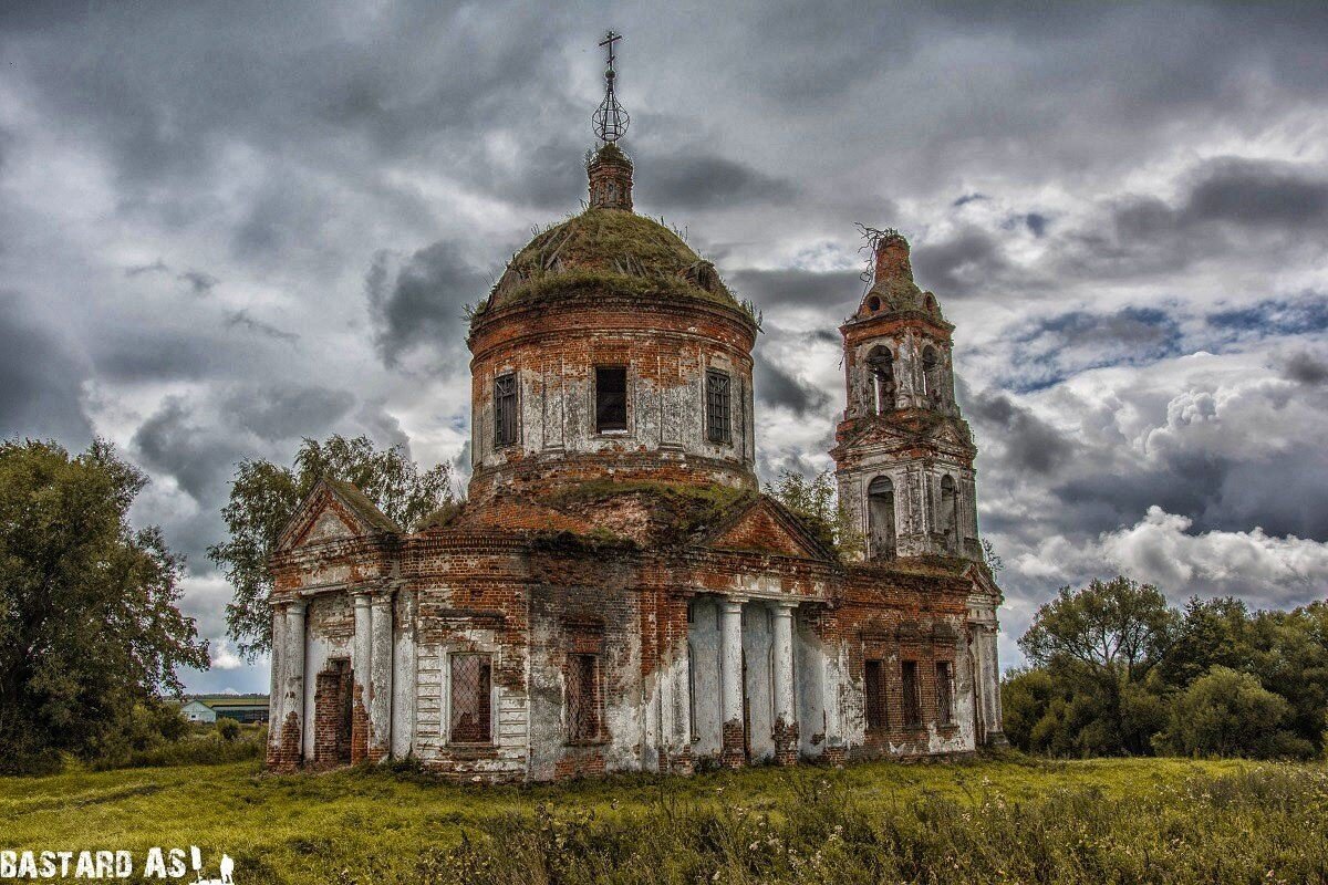 Село Троицкое заброшенная деревянная Церковь