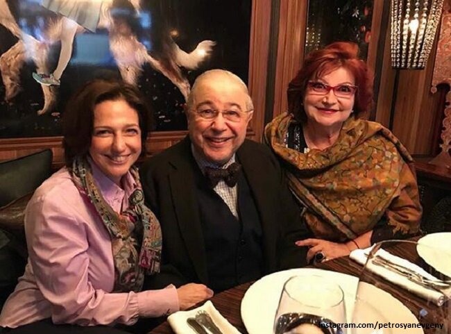 Евгений Петросян с дочерью Викториной и Еленой Степаненко