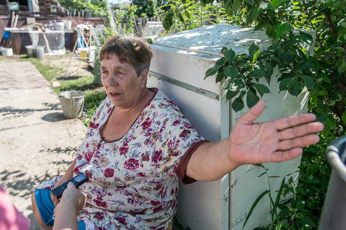 Тамара Хлыстова живет через дом от семьи погибшей девочки. Фото: Андрей Ильинский.