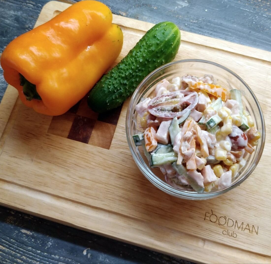 Салат с копчёным окорочком