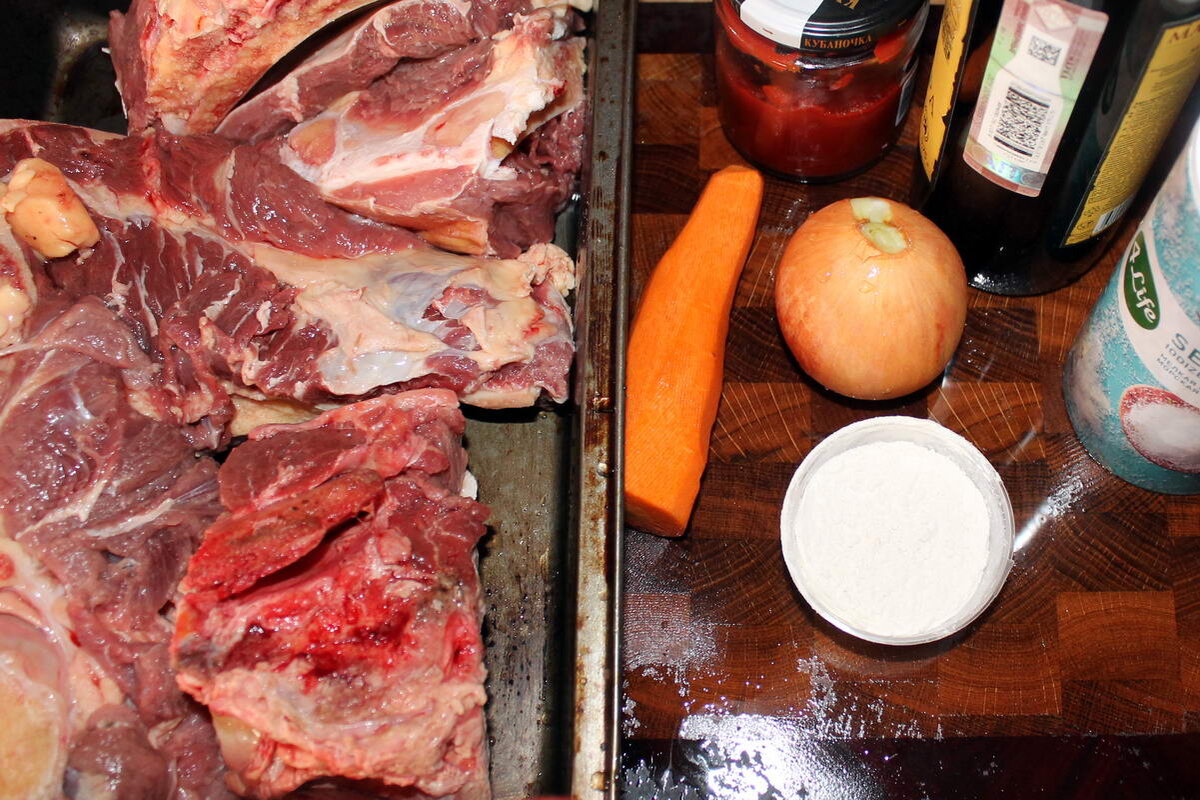 Сюда же по желанию можно добавить чеснок, мед или сахар, корни зелени.