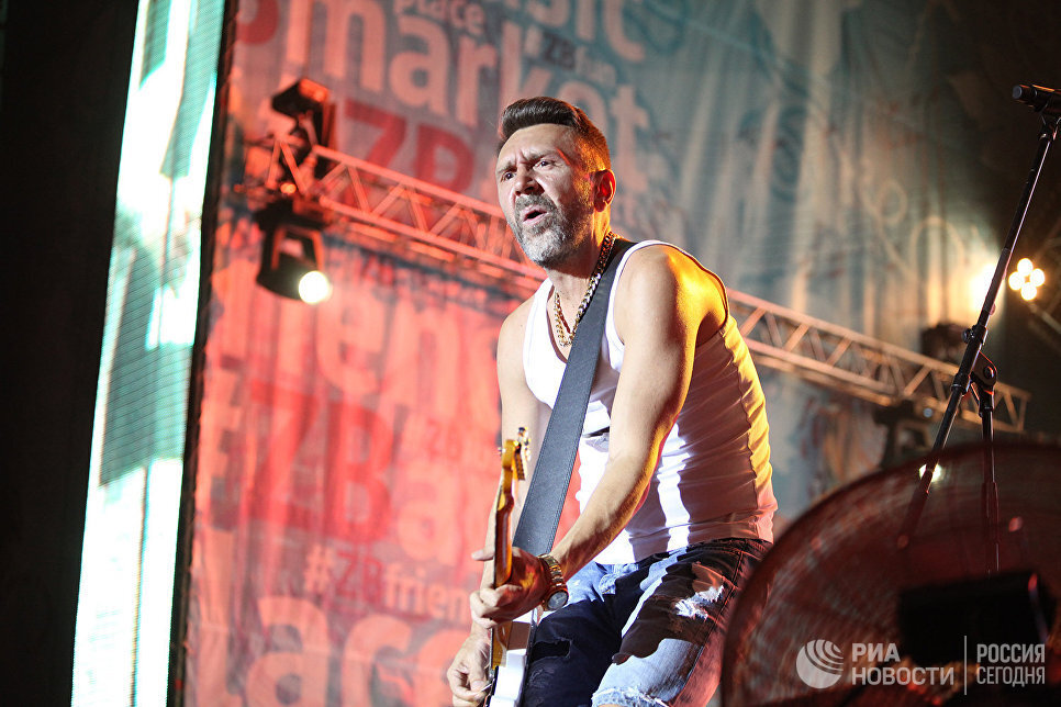 © РИА Новости / Андрей КиреевЛидер группы "Ленинград" Сергей Шнуров на концерте во второй день музыкального фестиваля ZBFest