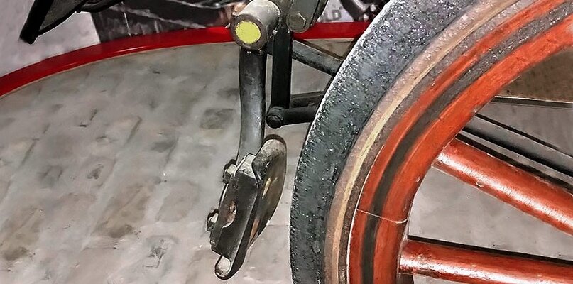 Тормоз первых автомобилей