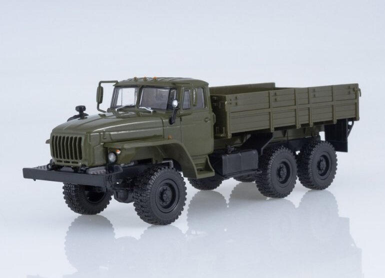 Бюджетная модель грузовика УРАЛ- 43202 в 43м масштабе