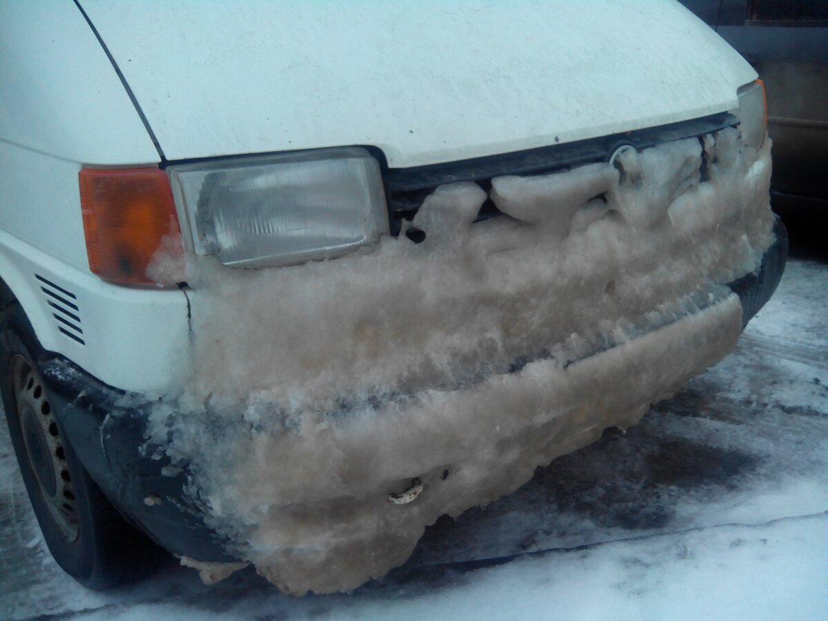 Нужно было чистить фары бусика каждых полчаса. Иначе ночью ехать не вариант.