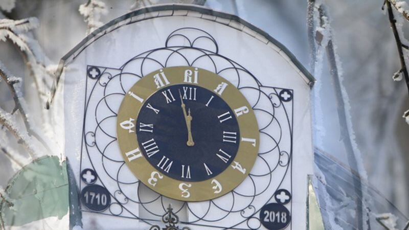 10 часов по иркутску. Спасская Церковь Иркутск часы. Часы на церкви. Иркутск башня часы. Здания с часами Иркутск.