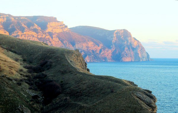 Гора спящая красавица в крыму