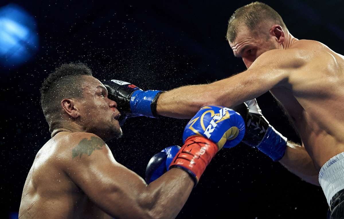 "на грани". поветкин ковалёв. сергей ковалев бой боксеры. сергей ковалев чемпион. Kovalev eleider alvarez.