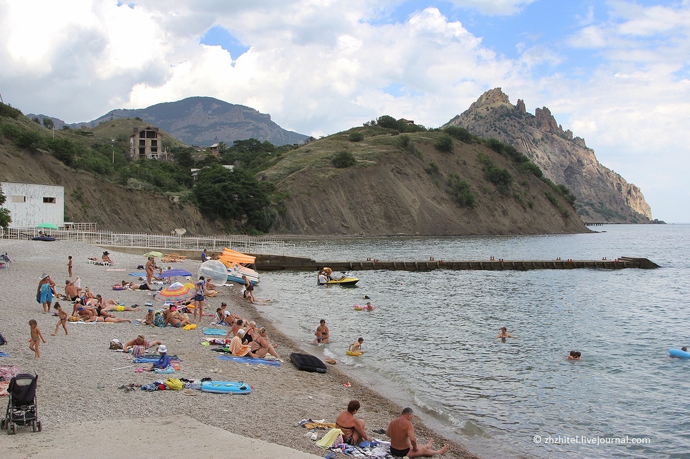 Крым, пляж в поселке Курортное