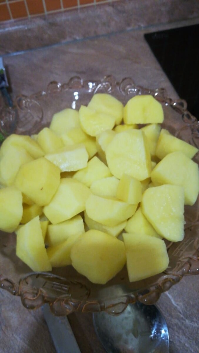 Чистим, режем картофель, как больше нравится