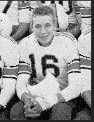 Молодой Чейни в спортивной команде колледжа