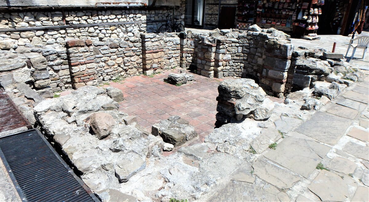 Фундамент древней постройки. Фото автора