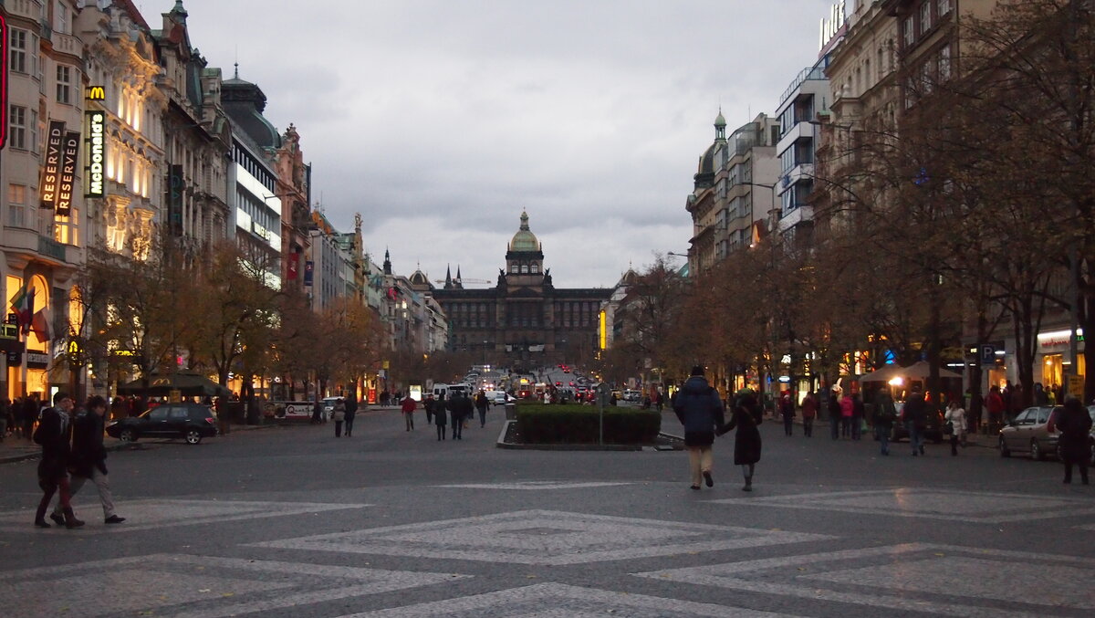 Вацлавская площадь в пяти минутах от отеля 