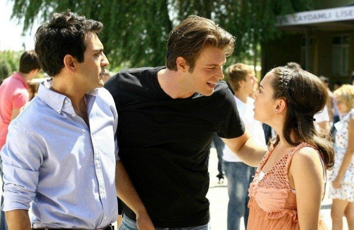 два брата влюбились в одну девушку турецкий сериал