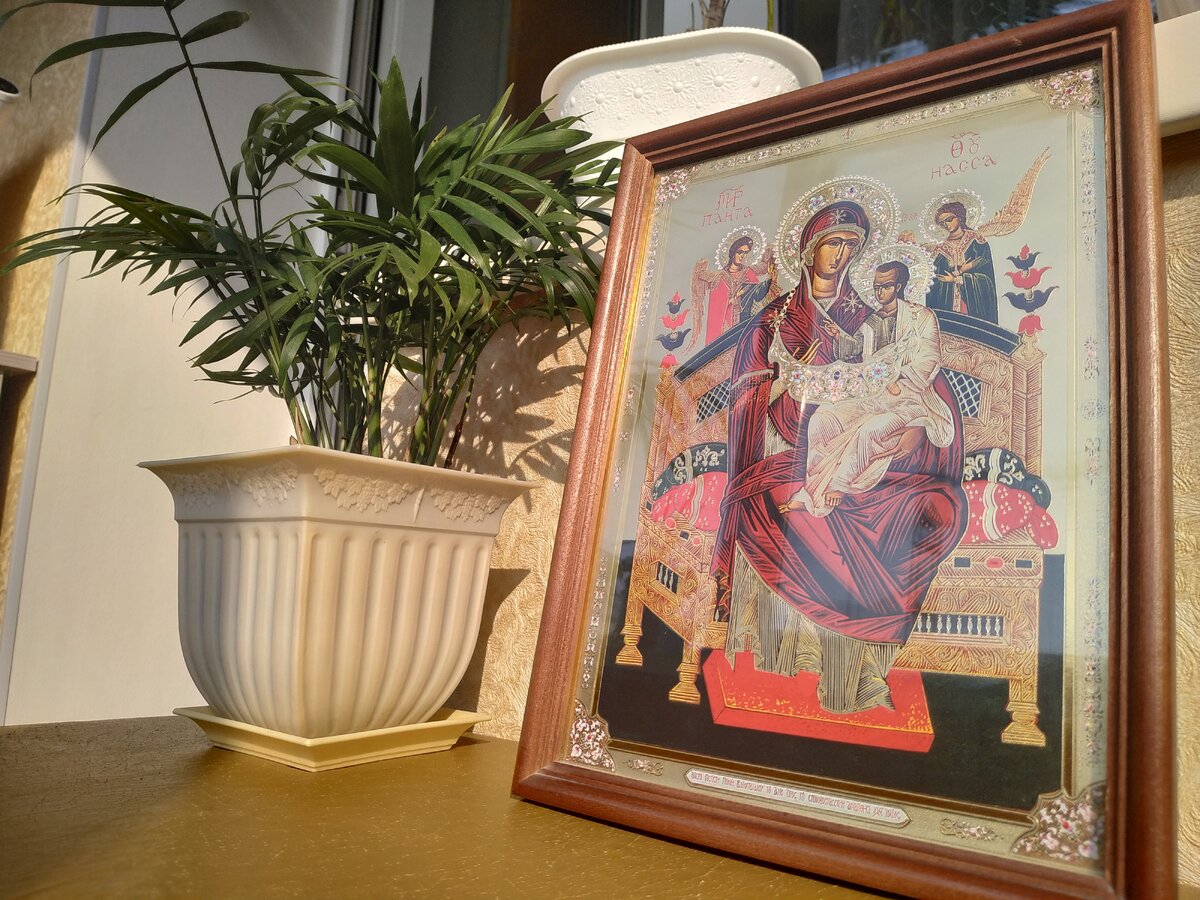 Икона Богородицы: "Всецарица"