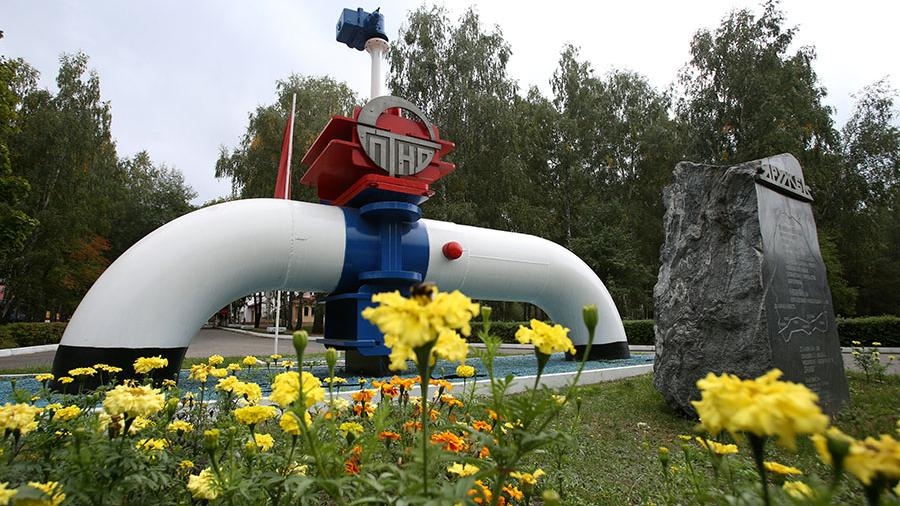 Польша, Германия, Украина, Словакия и другие страны по сети приостановили импорт нефти по трубопроводу Дружбы после обнаружения загрязняющих веществ, которые могут повредить оборудование НПЗ. 