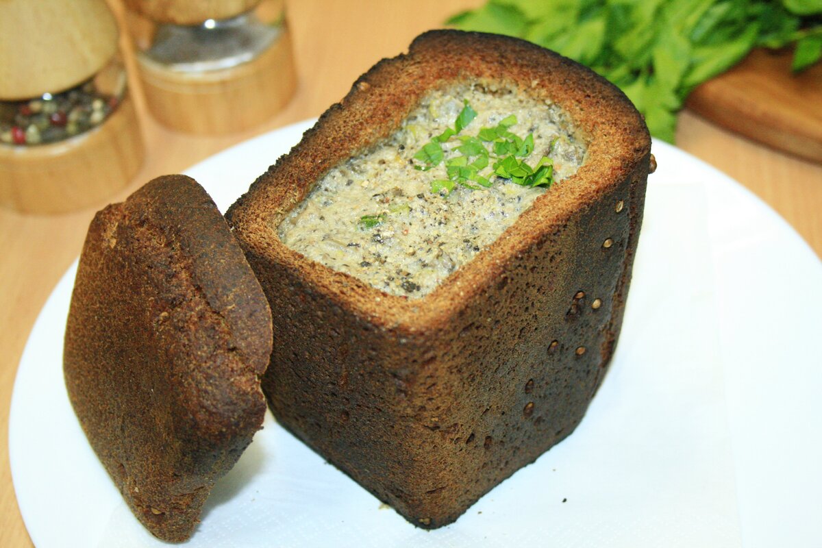 Есть у меня сестренка Ленка. И все самое веселое, самое опасное и дух захватывающее в студенческие времена у меня связано именно с ней. Ибо мы в один год приехали и поступили в университет, поселились в одной комнате в общаге, почти одновременно влюбились, разом вышли замуж и родили детей. Но речь сегодня не об этом, а о наших первых месяцах студенческой жизни.