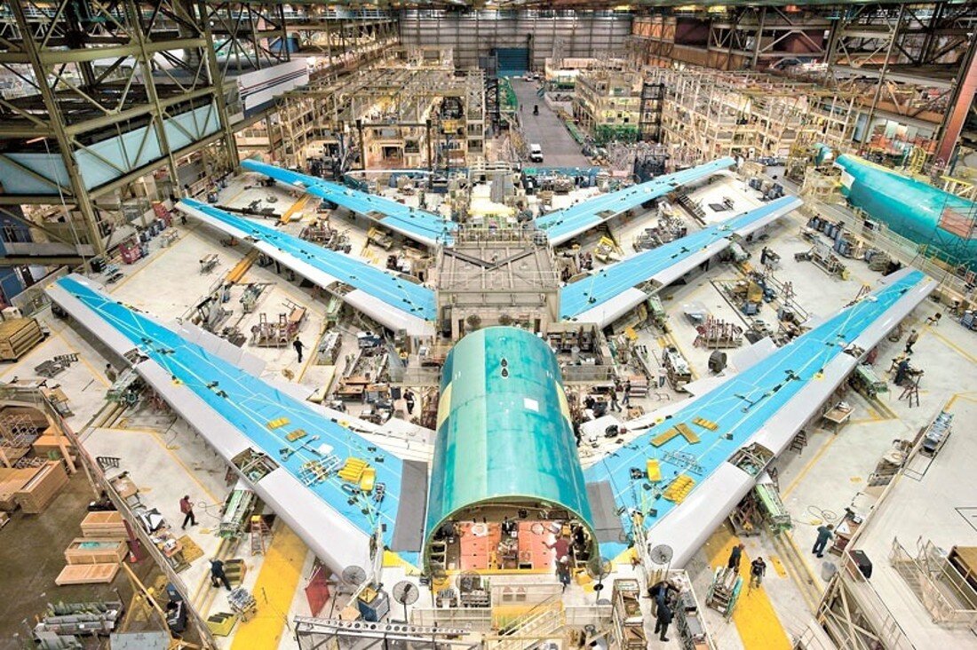 Процесс сборки самолета