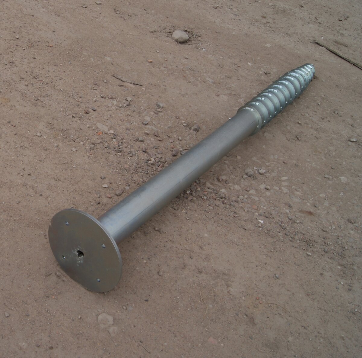 Оцинкованная свая шуруп вместе с круглым оголовком