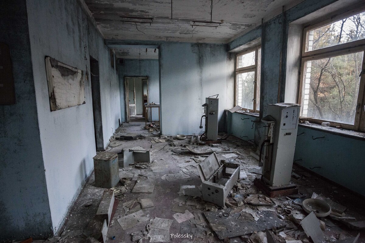 Вот так местечко в Припяти: иду в стоматологическую клинику города, где никто не живет
