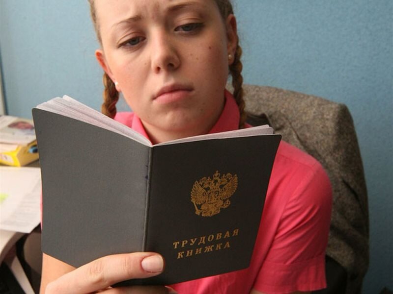 Трудовая книжка будет не только бумажной. Фото: kadrovyhdel.ru.