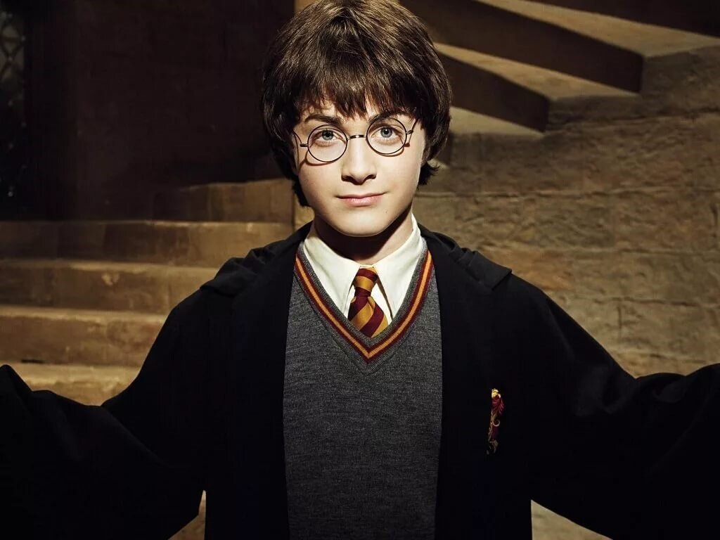 Этот скромный мальчуган, волшебник-недоучка приучил к чтению миллионы ребятишек по всему свету – это реальный факт, надо признать. 