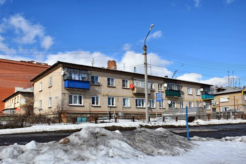 Немецкие двухэтажки с деревянными перекрытиями, а дальняя слева двухэтажка и вовсе с деревянными лестницами. 