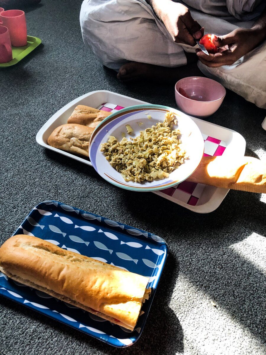 Багет и яйцо с луком