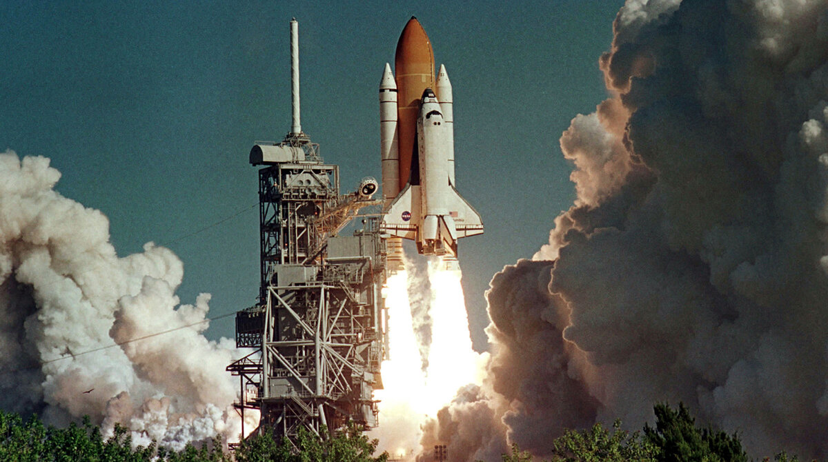 Взлёт шаттла ()источник - https://www.gazeta.ru/science/photo/space-shuttle-columbia-disaster.shtml