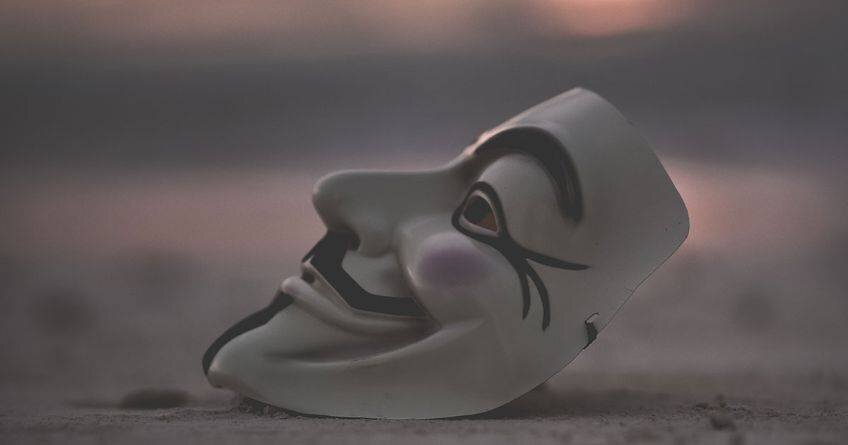 За маской зачастую очень сложно распознать будущего абьюзера.