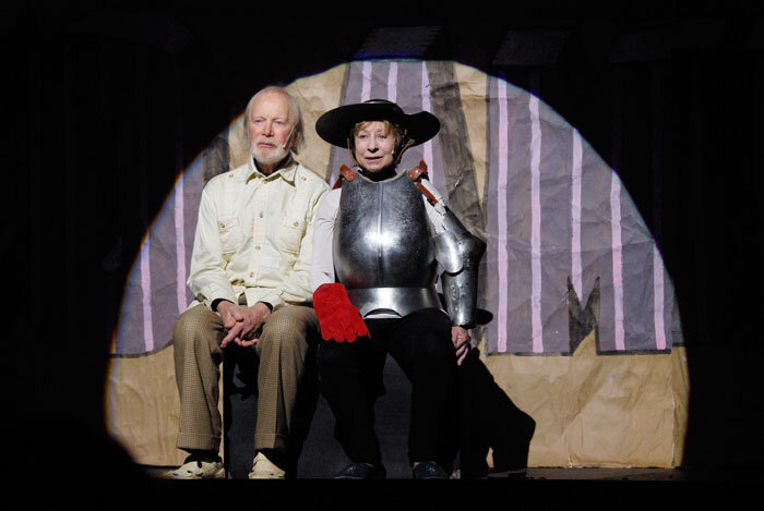 На фото - сцена из спектакля "Circo Ambulante". Фото Веры Родман