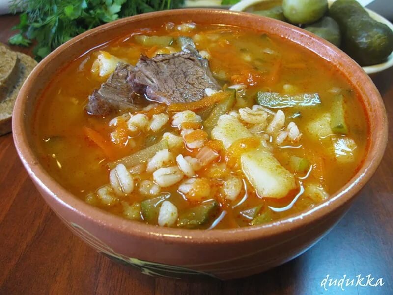 Это рассольник с мясом, приготовленный неправильно. Фото не моё.