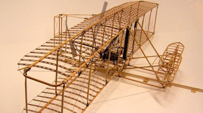 Каркас самолета "Флайер-1" был выполнен из ели, елки зеленые)