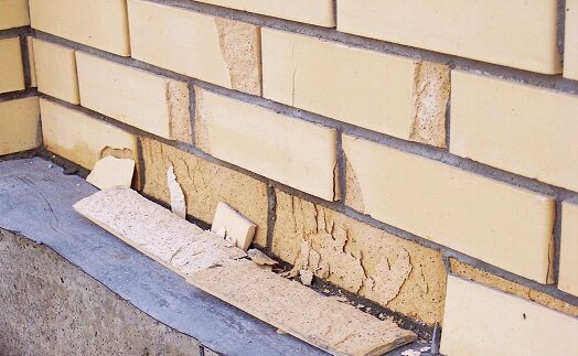 Трещины в стене дома и здания. Как их заделать снаружи и изнутри